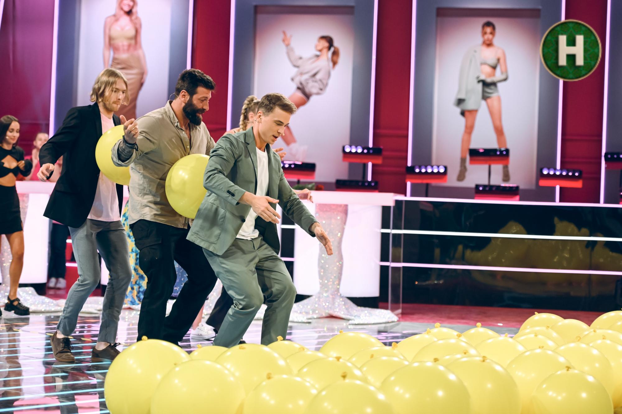 &quot;Сколько процентов женщин имеют &quot;краша&quot; среди военных?&quot; Интересные статистические факты из шоу &quot;Хто зверху?&quot;